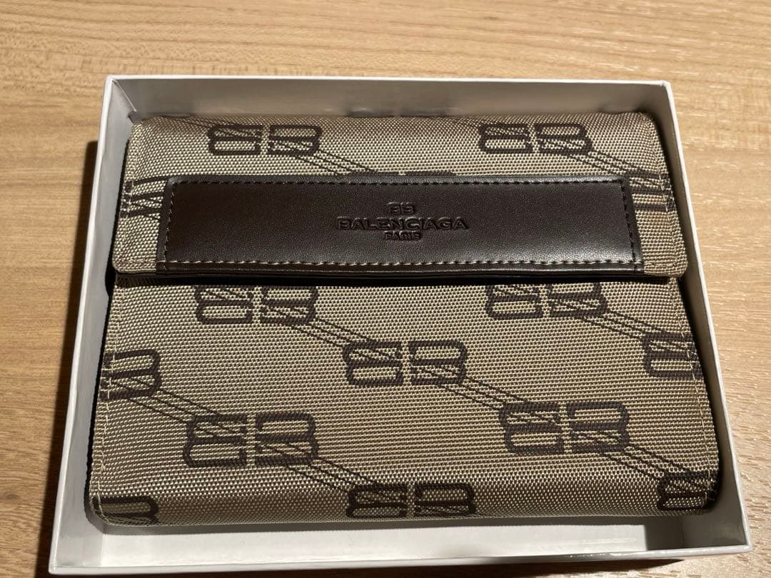 新品未使用　BALENCIAGA バレンシアガライセンスレザー　折り財布