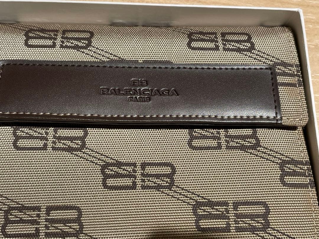 新品未使用　BALENCIAGA バレンシアガライセンスレザー　折り財布