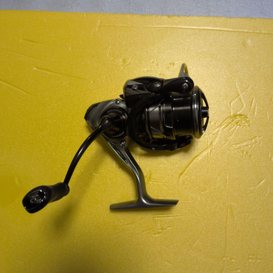スピニングリール ブラック