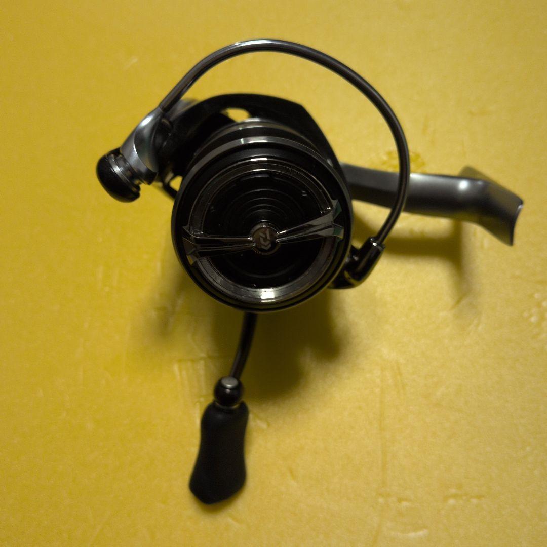 スピニングリール ブラック
