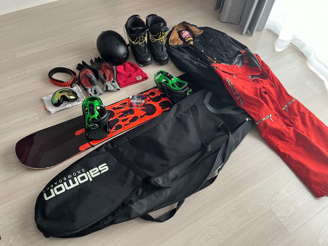 (石川)30万相当！スノボフルセット　スノーボード、ウェア、ブーツなど