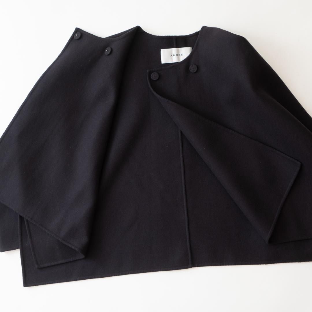 美品 ADORE アドーア ウール混 ノーカラーケープコート 黒 36