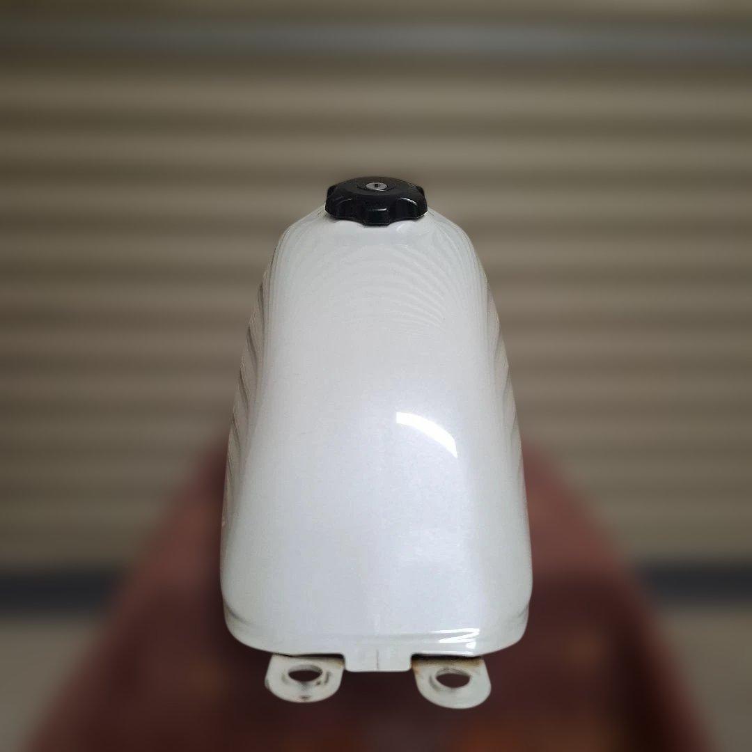 グラストラッカーガソリンタンク　内サビなし　キャップ、カギ、コック付　キャブ車用