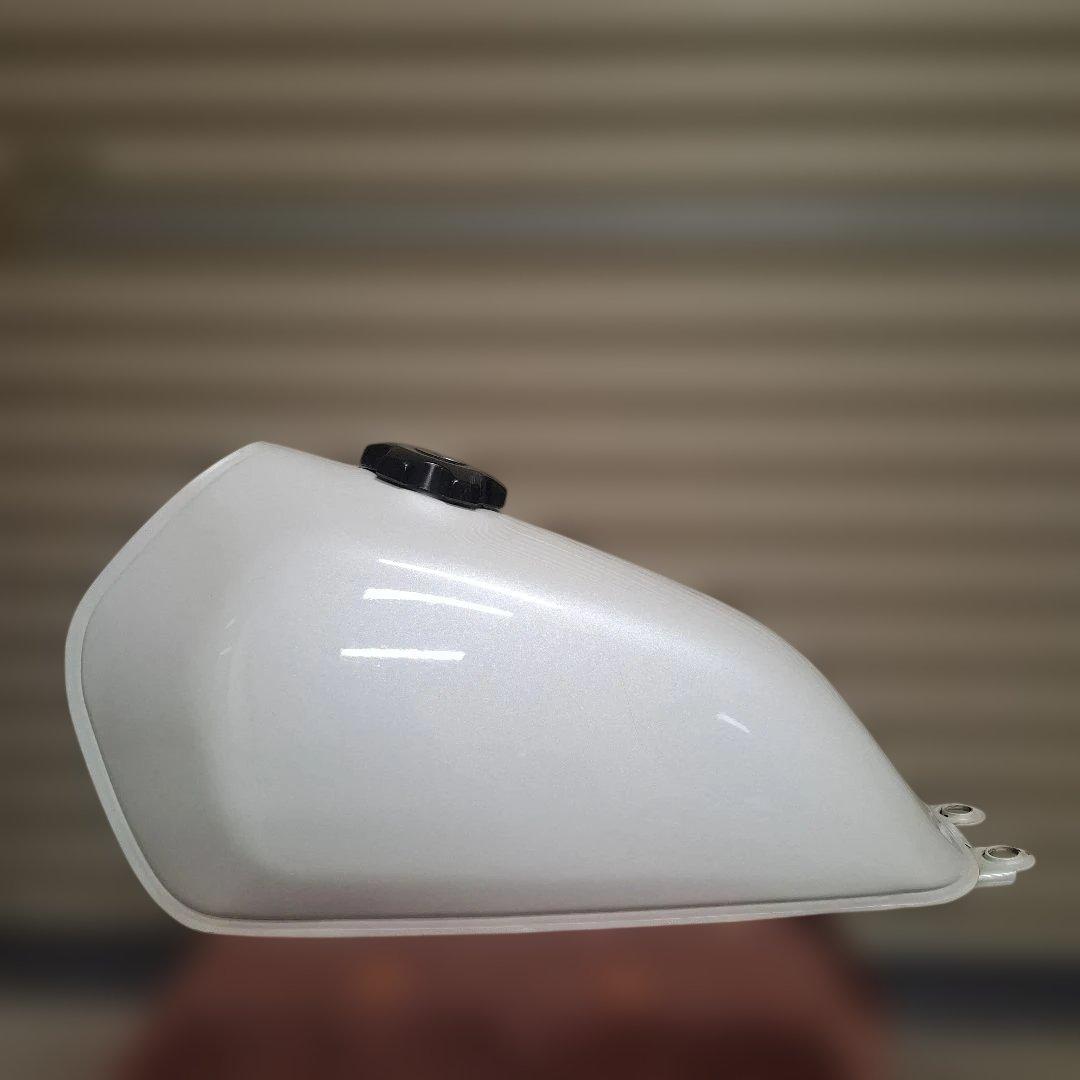 グラストラッカーガソリンタンク　内サビなし　キャップ、カギ、コック付　キャブ車用