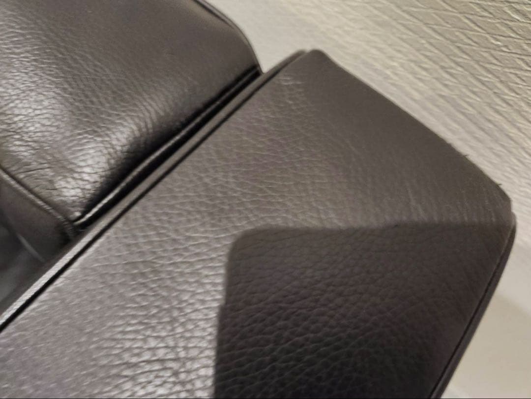 IDC大塚家具　 Le Corbusierル・コルビュジエ　LC2本革3Pソファ