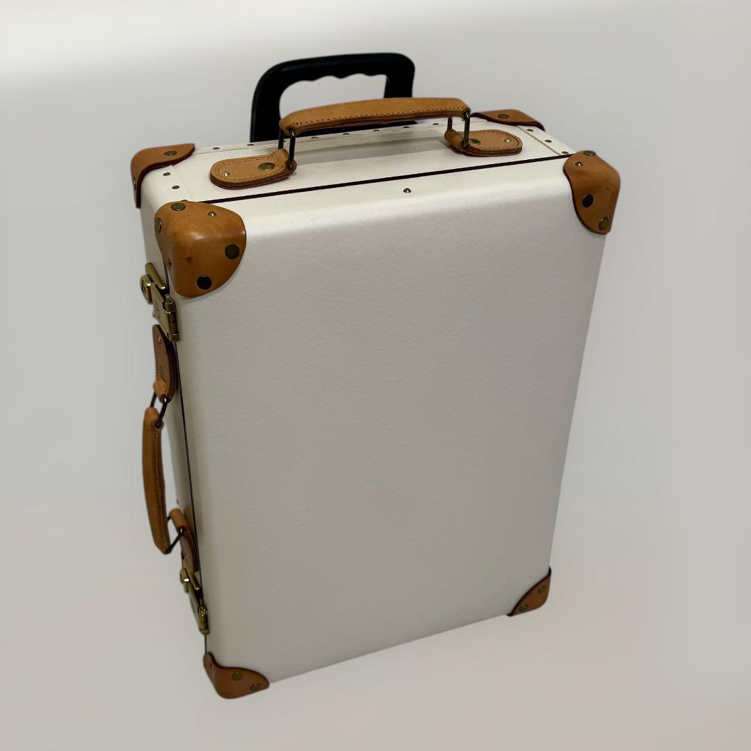 8465.グローブトロッター キャリーケース サファリ 18インチ アイボリー