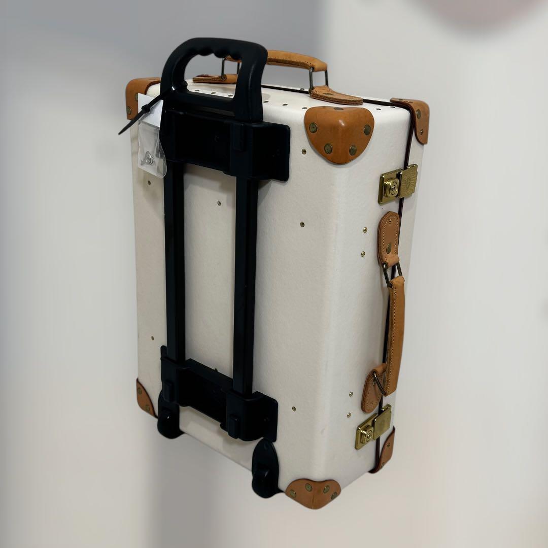 8465.グローブトロッター キャリーケース サファリ 18インチ アイボリー