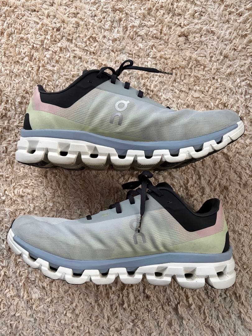 On Cloudflow 4 クラウドフロー4 28.5cm