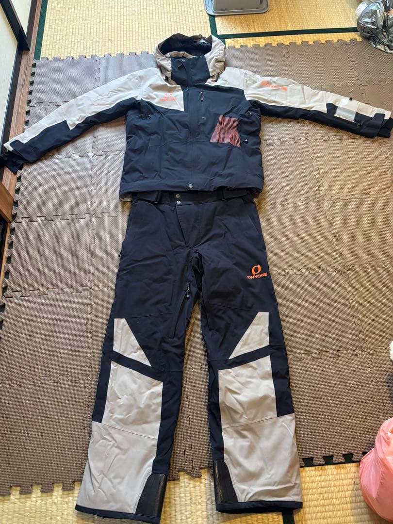 ONYONE デモチーム　スキーウエアー　上下セット　メンズＬサイズ
