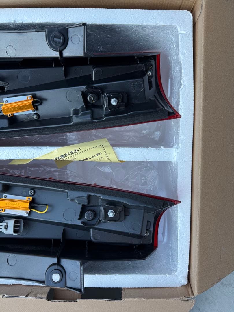 TOMS トムス テールランプ 80系voxy ノア エスクァイア