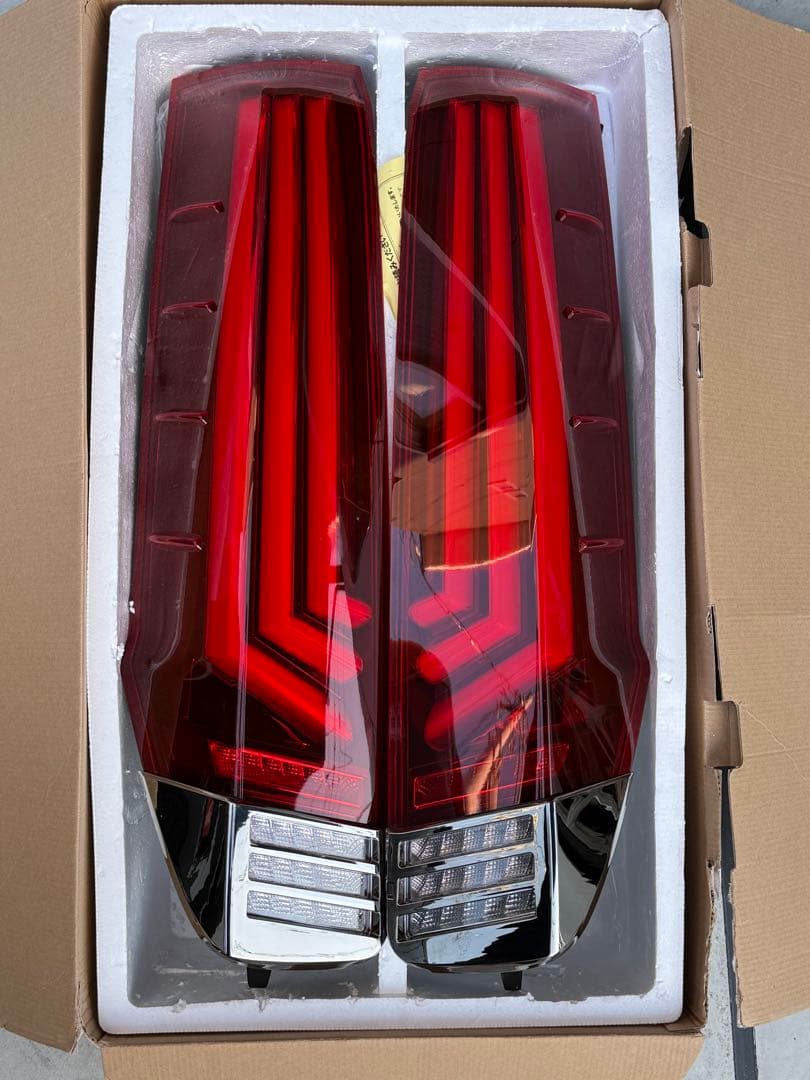 TOMS トムス テールランプ 80系voxy ノア エスクァイア