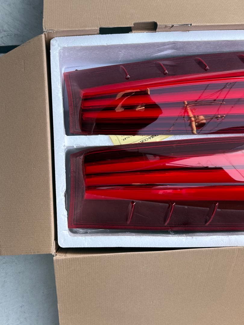 TOMS トムス テールランプ 80系voxy ノア エスクァイア