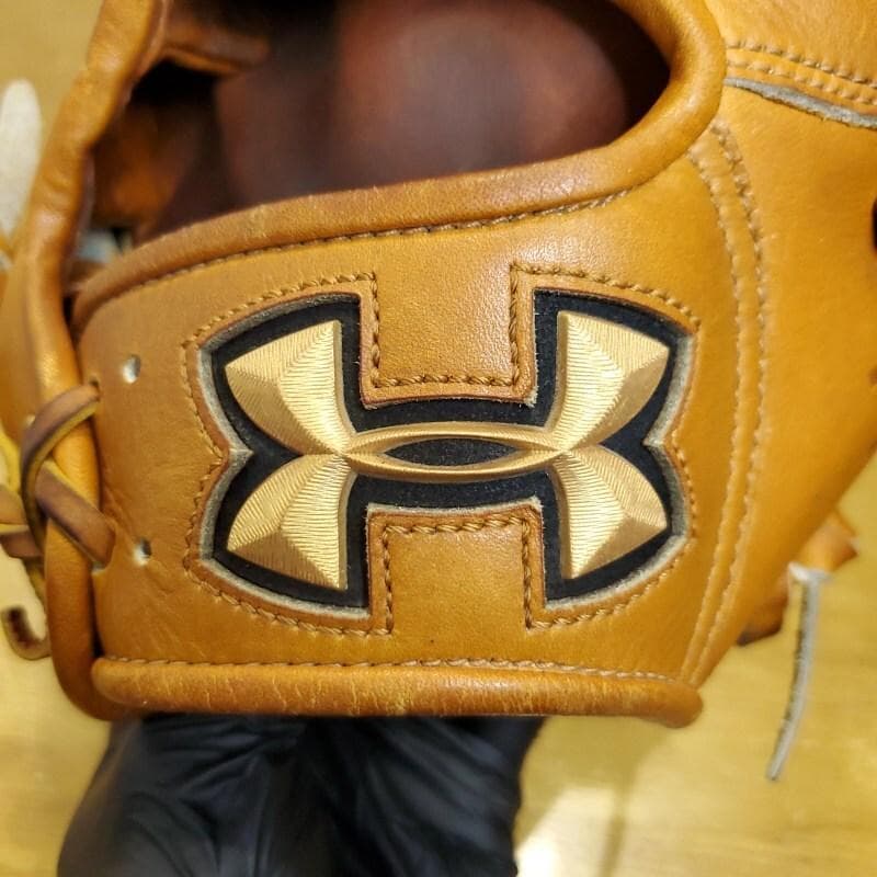 アンダーアーマー 金子千尋モデル シリコンラベル 廃盤品 投手用 硬式グローブ