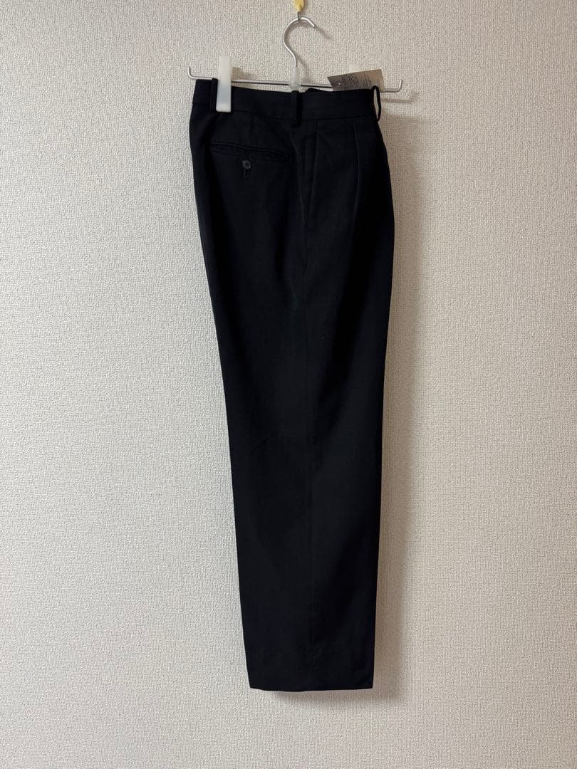 パンツ LIGHT WOOL MAX GABARDINE TWO-TUCK SLACKS