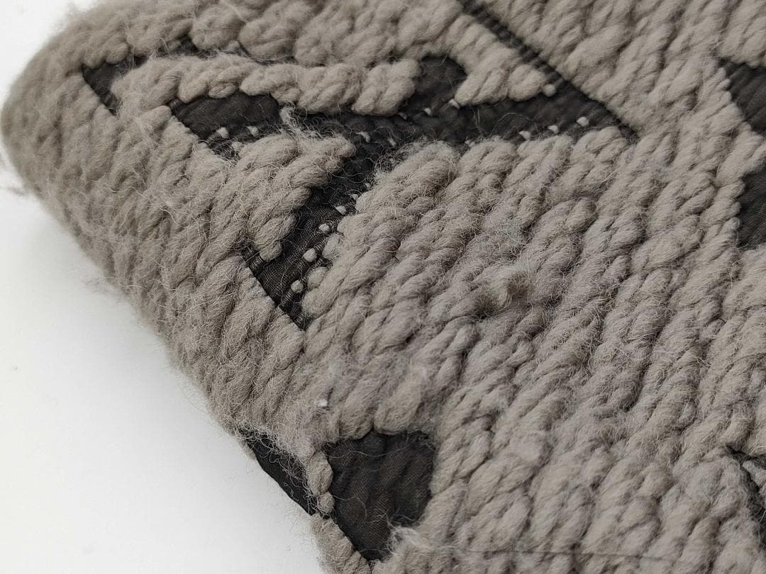 ルイヴィトン　LOUIS VUITTON LV マフラー エシャルプ ロゴマニア