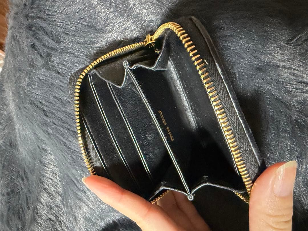 miu miu ブラックレザーケース