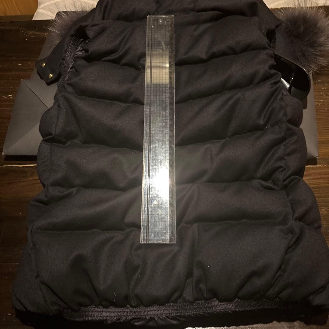 １６日まで値下げ！！ TATRAS ブラックダウンベスト ファー付き