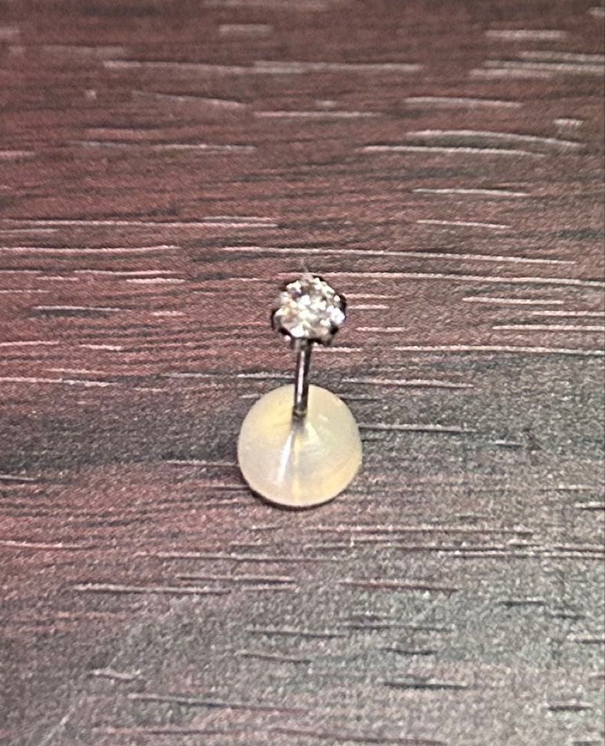 ダイヤモンドピアス(片耳用)