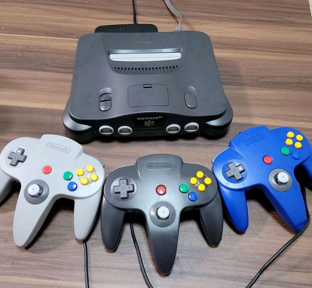 NINTENDO 64 本体  コントローラ x3 動作確認済み