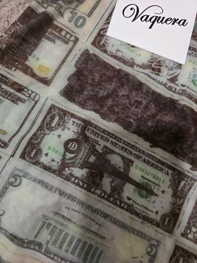 試着のみ！完売品！ VAQUERA ヴァケラ ドルプリントシアートップス 総柄