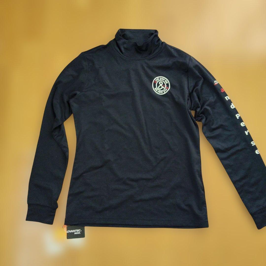 新品and per se 濃紺モックネックシャツ