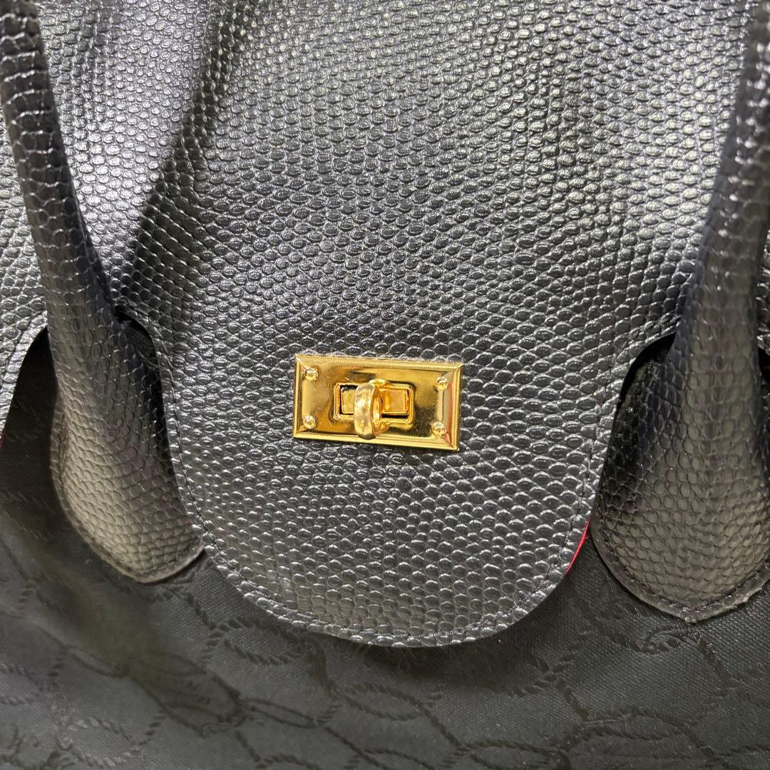 マダムヒロコ　キャリーケース　バッグ　黒　車輪