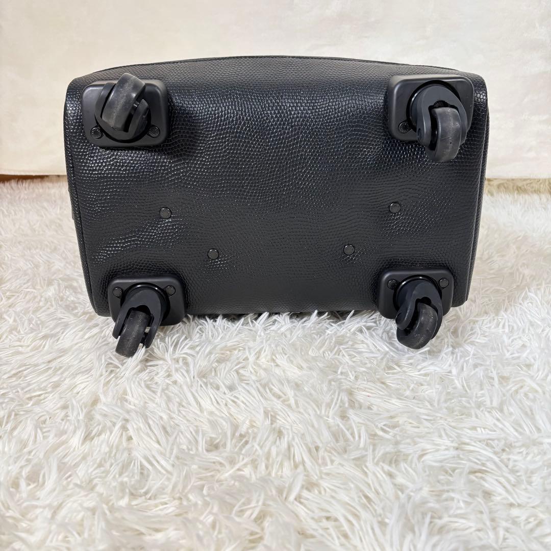 マダムヒロコ　キャリーケース　バッグ　黒　車輪