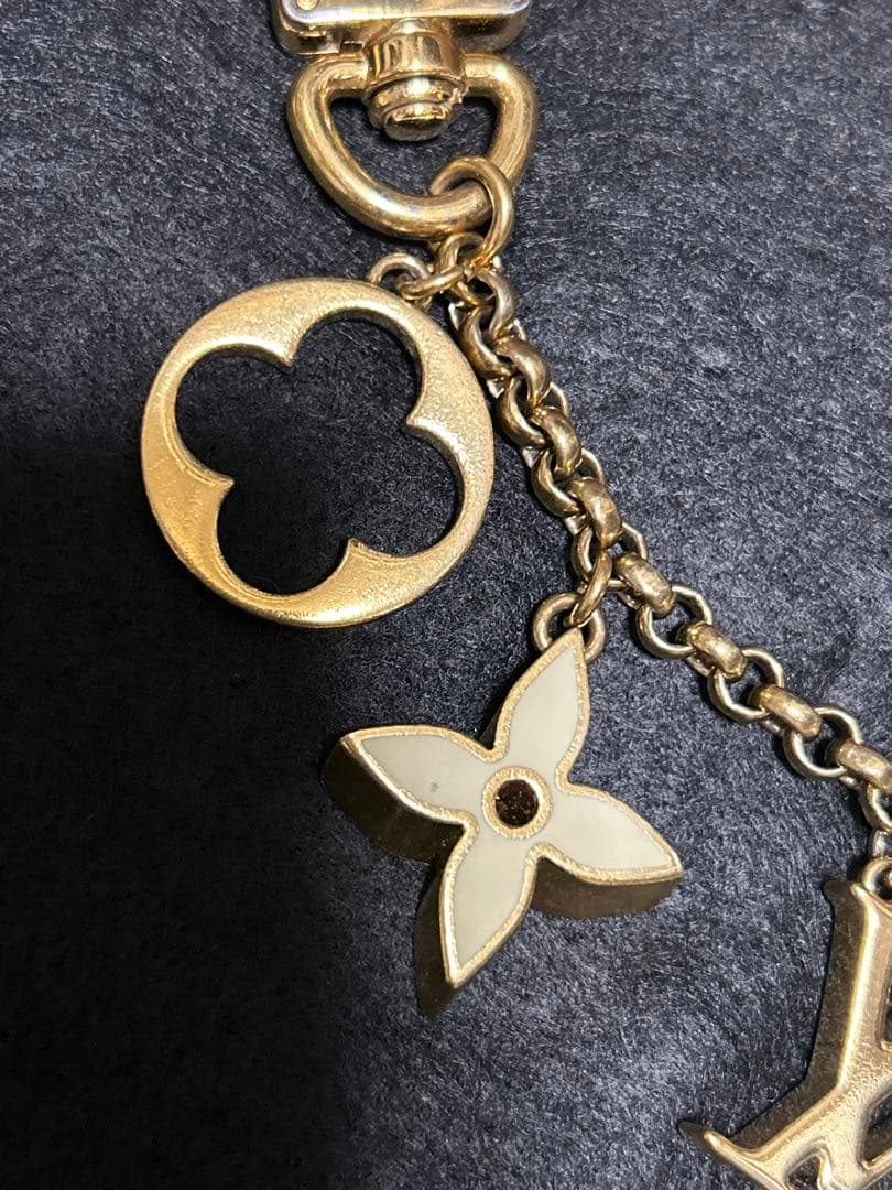 ルイヴィトン　フルールドゥ　モノグラム　バッグチャームM65111