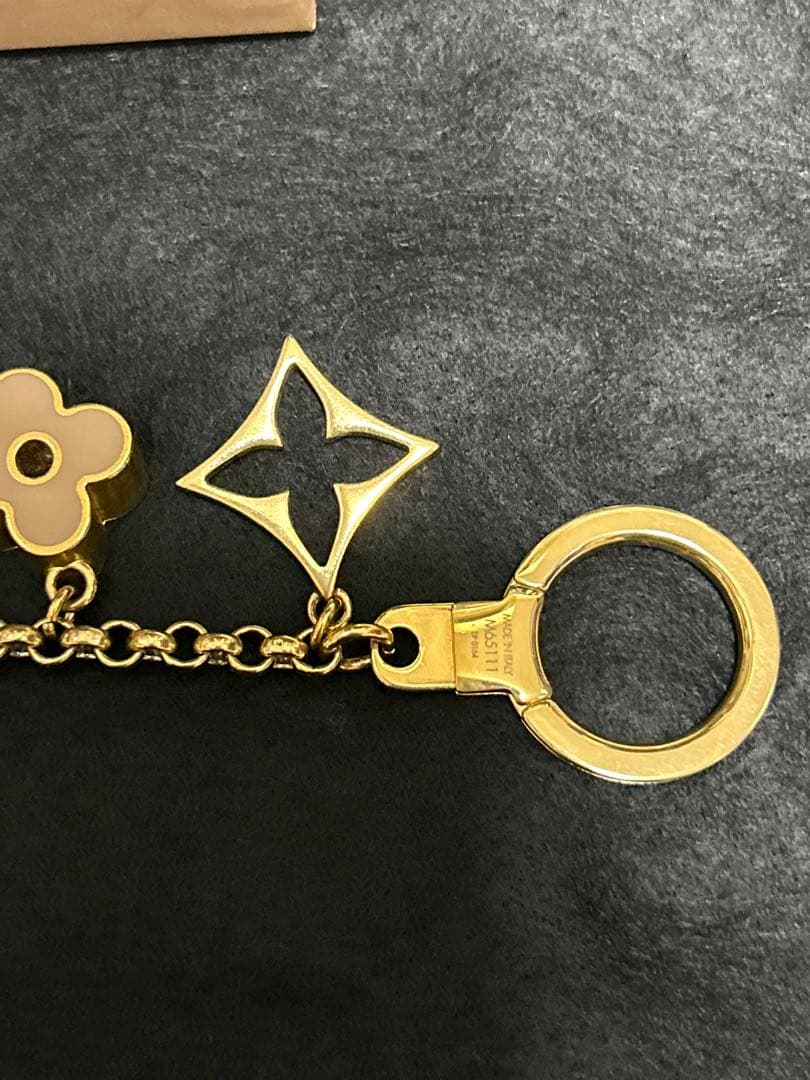 ルイヴィトン　フルールドゥ　モノグラム　バッグチャームM65111