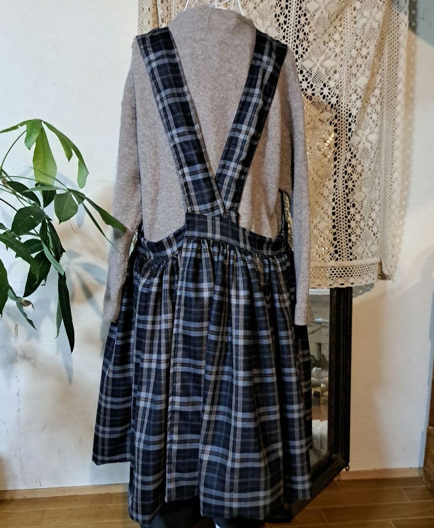 バッククロスギャザーたっぷりエプロンワンピース