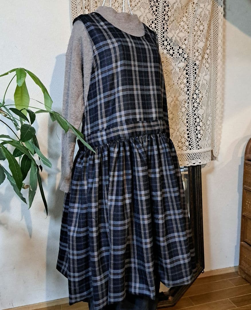 バッククロスギャザーたっぷりエプロンワンピース