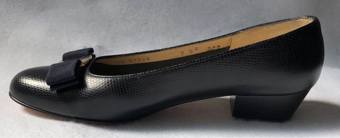 Salvatore Ferragamoサルヴァトーレフェラガモ★ヴァラリボン7C