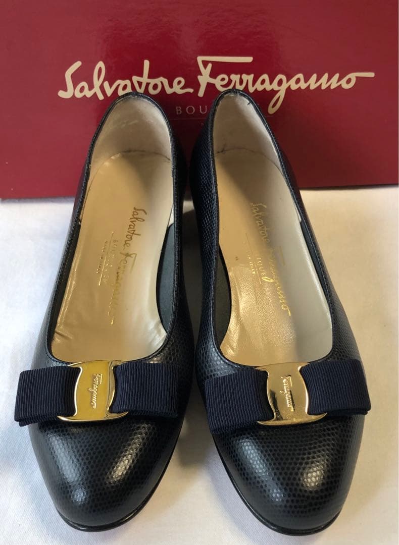 Salvatore Ferragamoサルヴァトーレフェラガモ★ヴァラリボン7C
