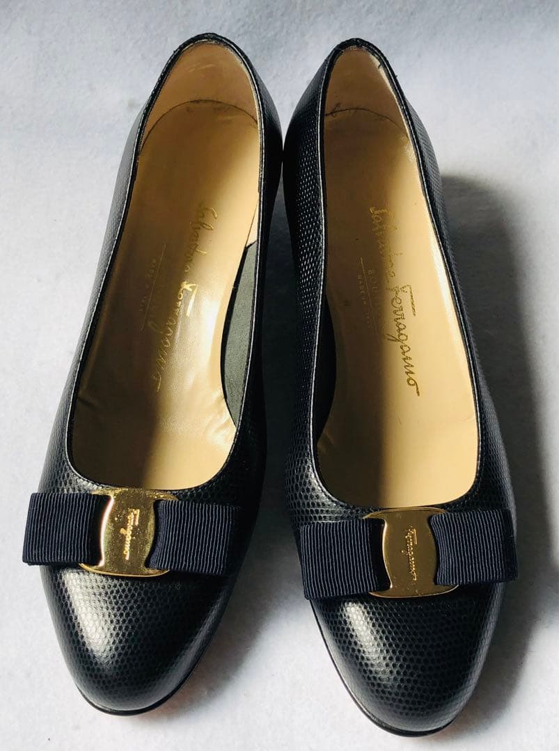 Salvatore Ferragamoサルヴァトーレフェラガモ★ヴァラリボン7C