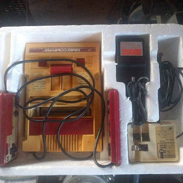 ファミリーコンピュータ　中古品