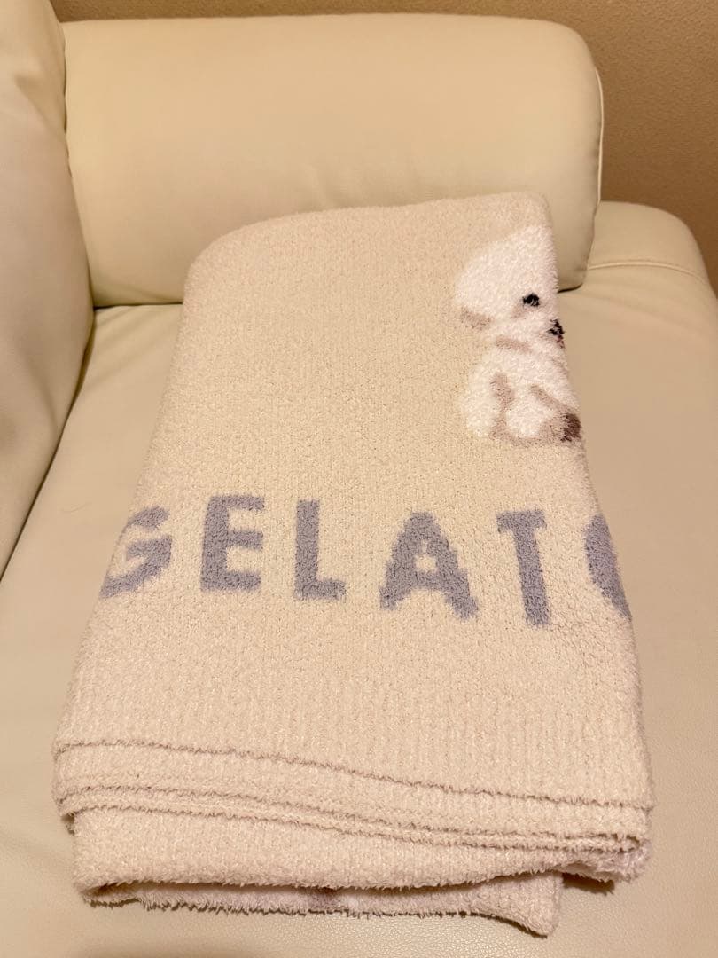 ジェラートピケ　モチーフジャガードマルチカバー　　オフホワイトビションフリーゼ