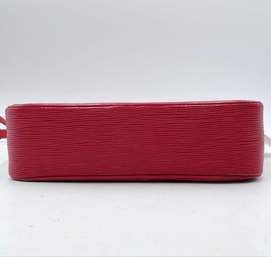 エピレザー 赤 メッセンジャーバッグ