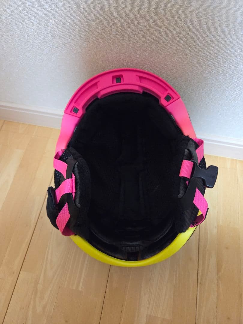 GIRO スキー・スノーボードヘルメット Mサイズ ブラック ピンク 収納袋つき