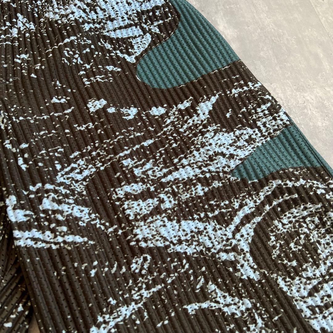 オムプリッセイッセイミヤケ　幻の一本　総柄　プリーツワイドショーツ　美品