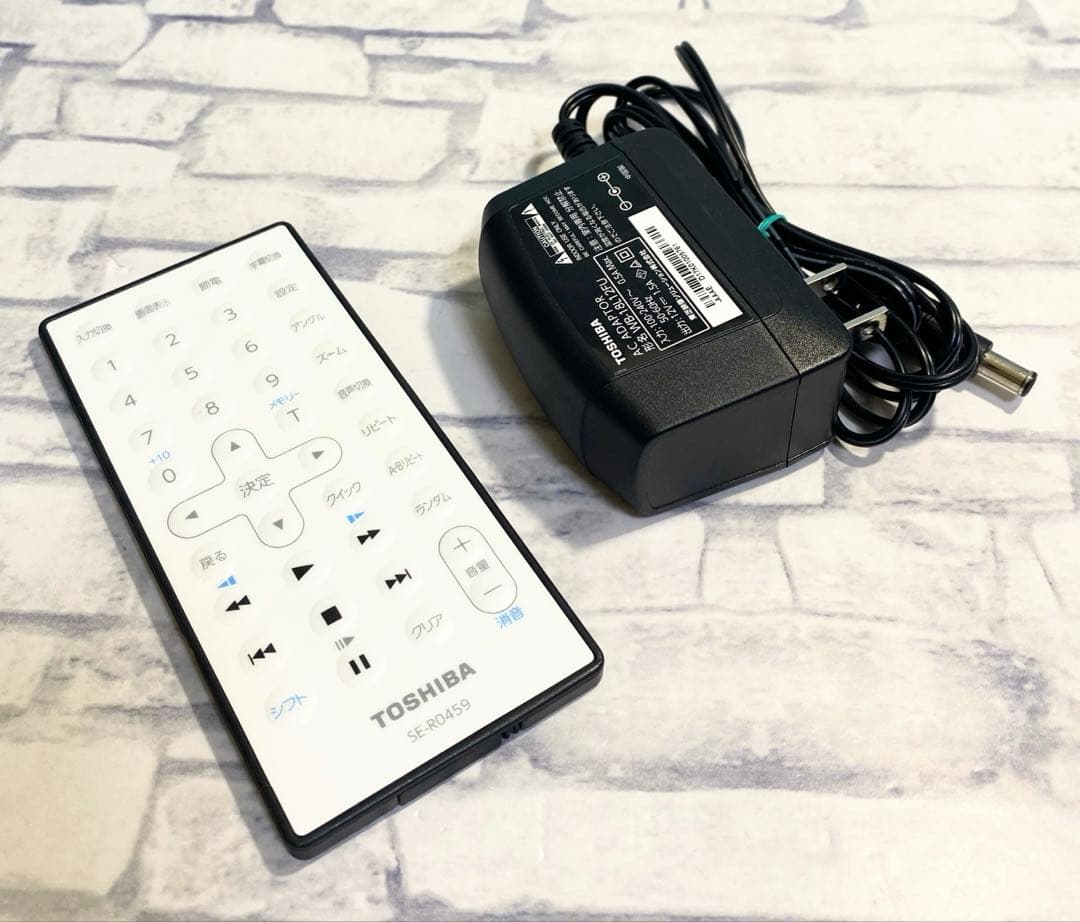 東芝 ポータブルDVDプレーヤー　sd-p101s