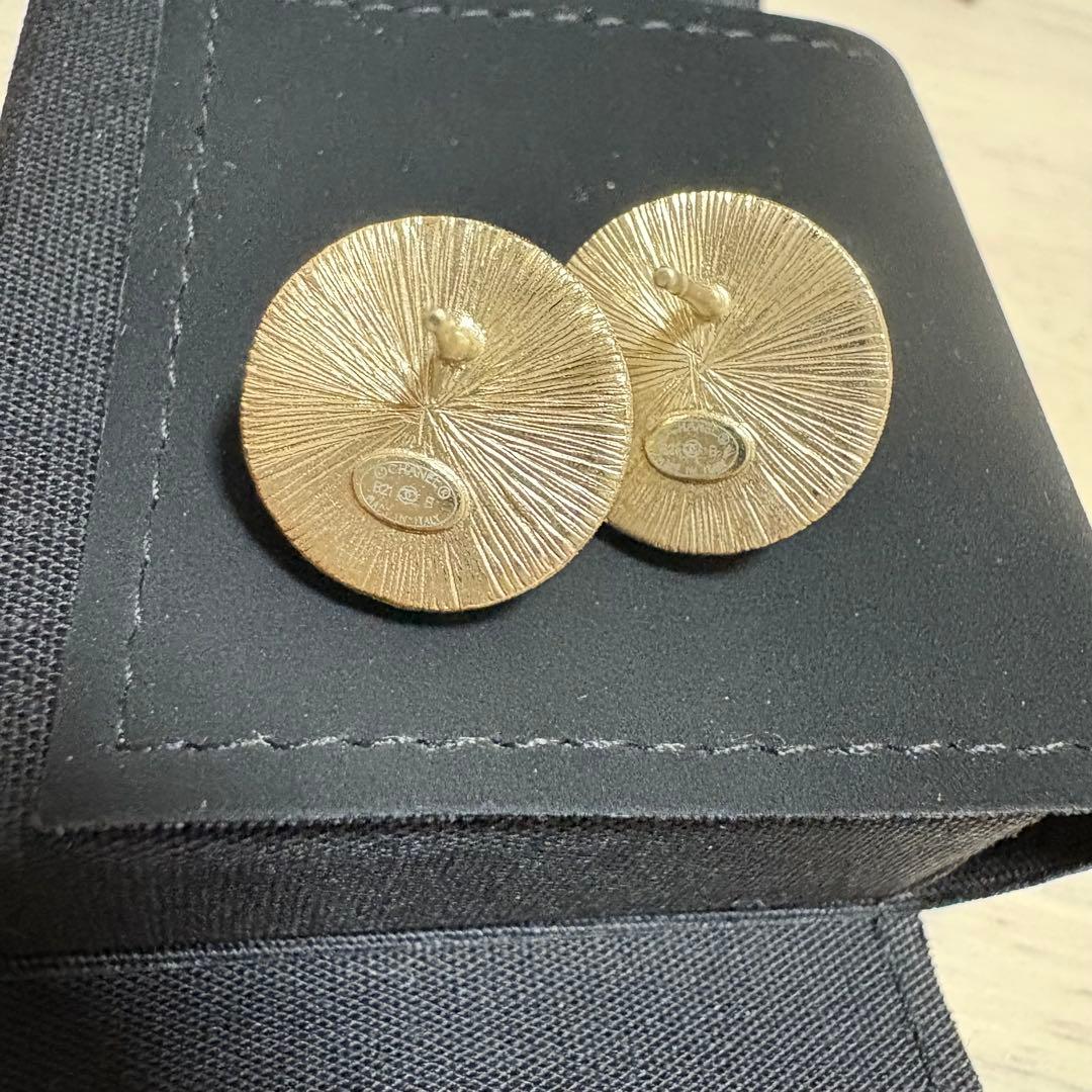 CHANEL パール装飾スタッドピアス