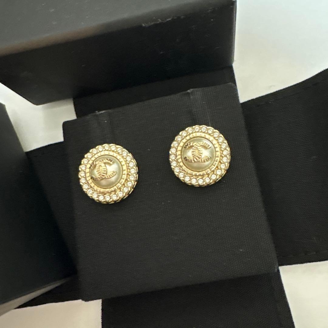CHANEL パール装飾スタッドピアス