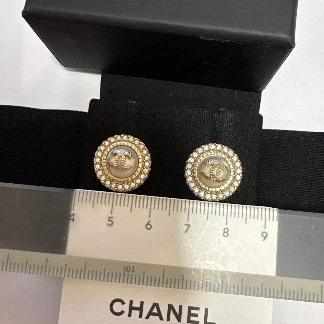 CHANEL パール装飾スタッドピアス