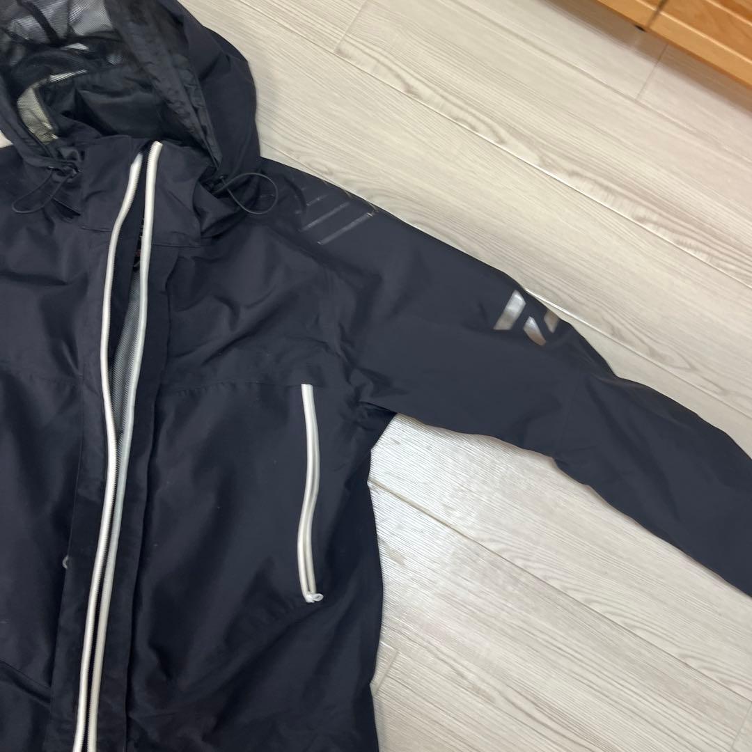 け*ん様 Daiwa レインウェア　ゴアテックス　2023 めちゃ水弾きます！