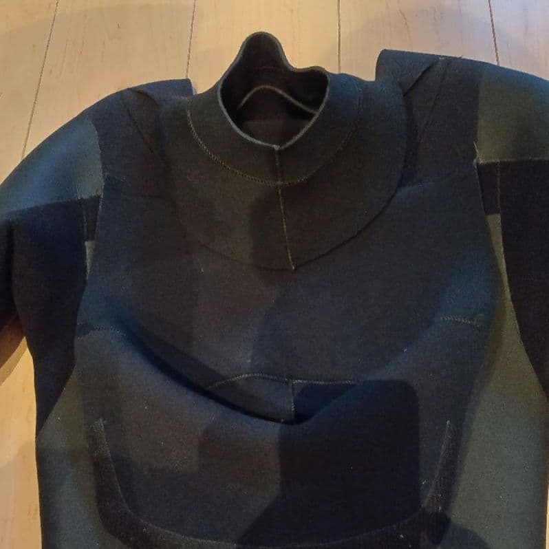 セミドライ、メローウェットスーツ、5✕3ミリ、ML-Bサイズ、ノンジップ