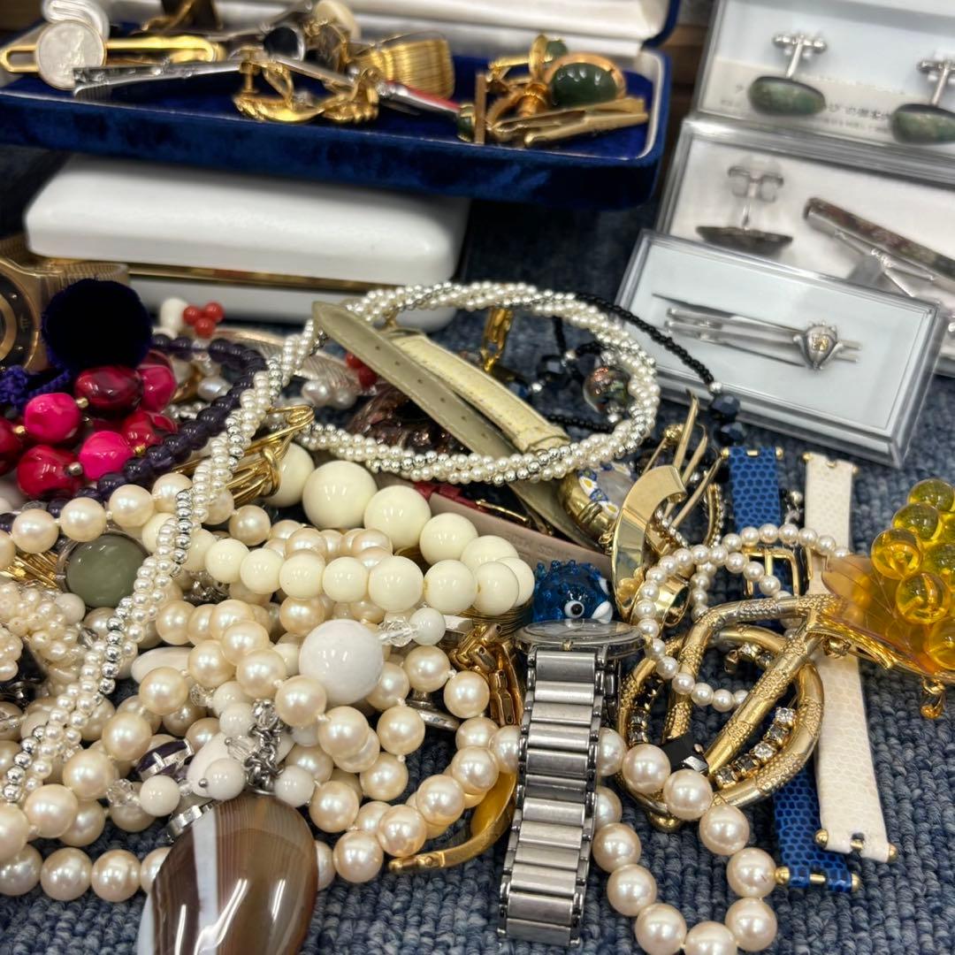 遺品整理 アクセサリー 時計 まとめ ブローチ タイピン 刻印未検品 1264