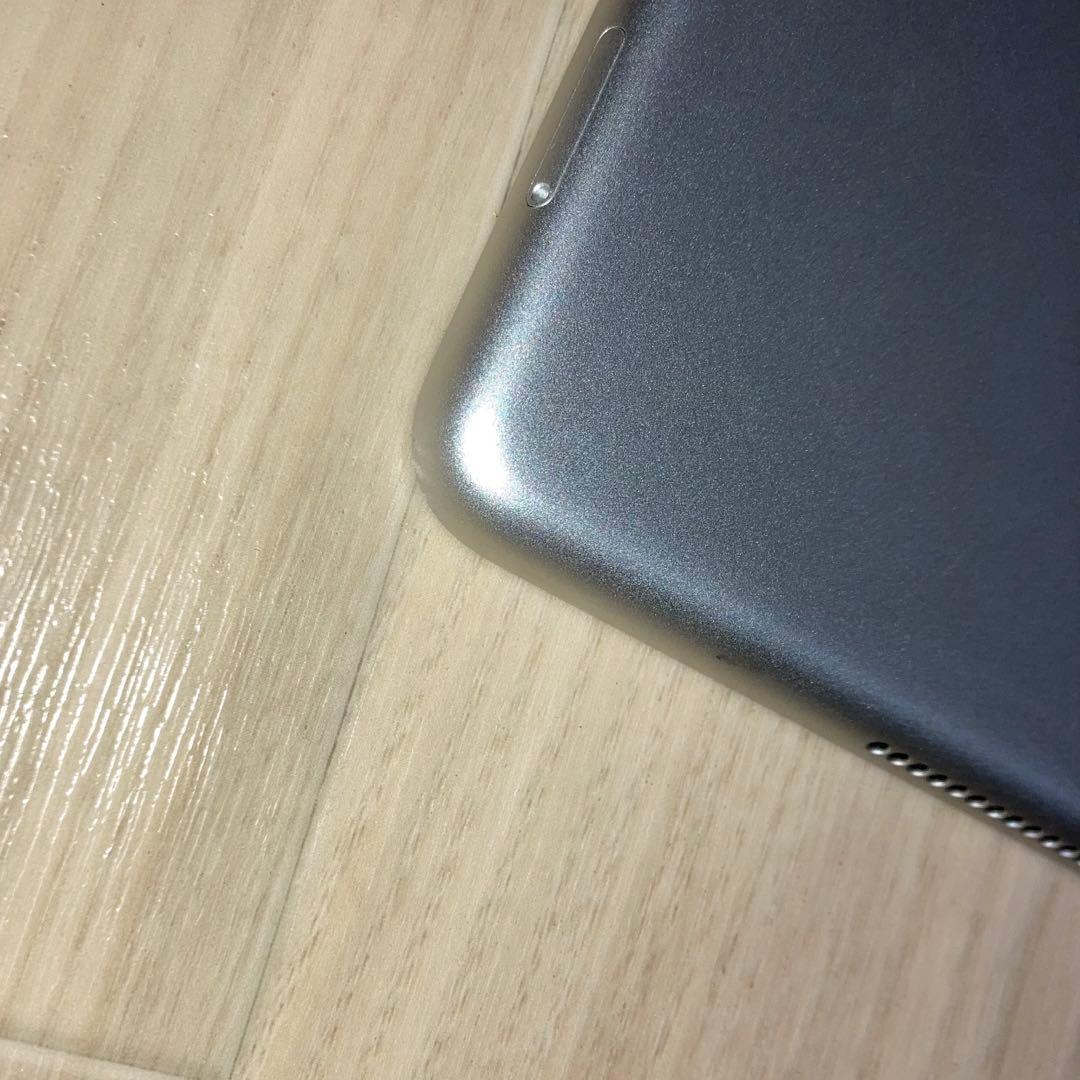 iPad 第8世代 セルラーモデル 32GB シルバー