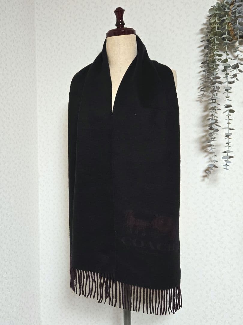 超美品　COACH　マフラー　カシミヤ100％　　黒　リバーシブル　馬車　ロゴ