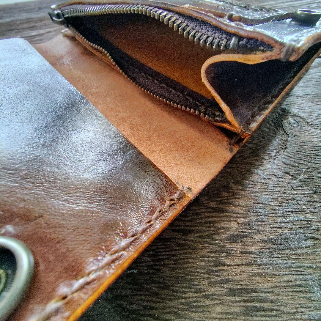 ミドルサイズ トラッカーウォレット 黒×茶 バラのカービング 81