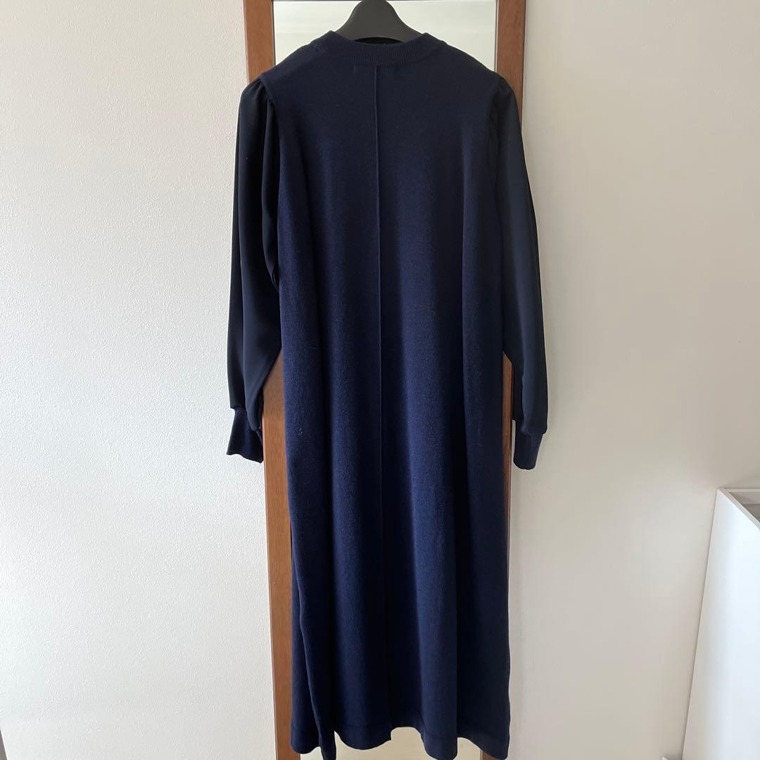 「銀座マギー」未使用タグ付き 紺色ニットワンピース